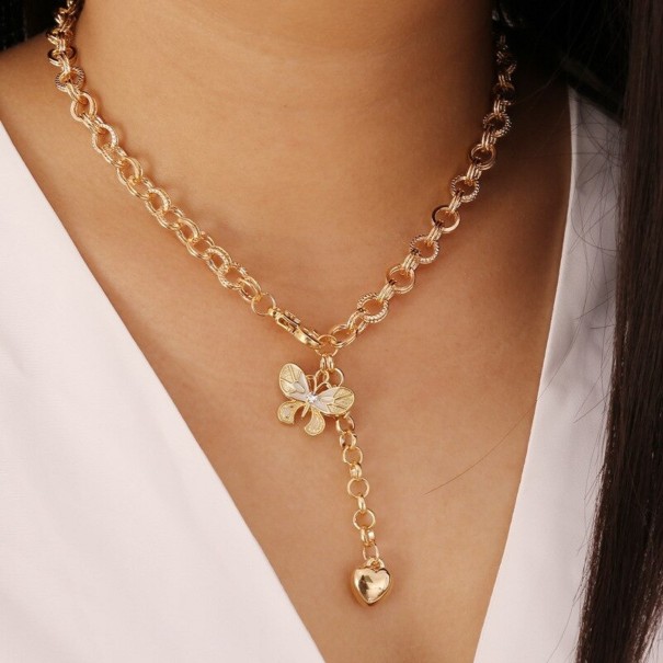 Collier pour femme avec cœur et papillon 1