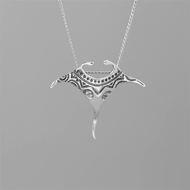 Collier pour femme avec manteau argenté