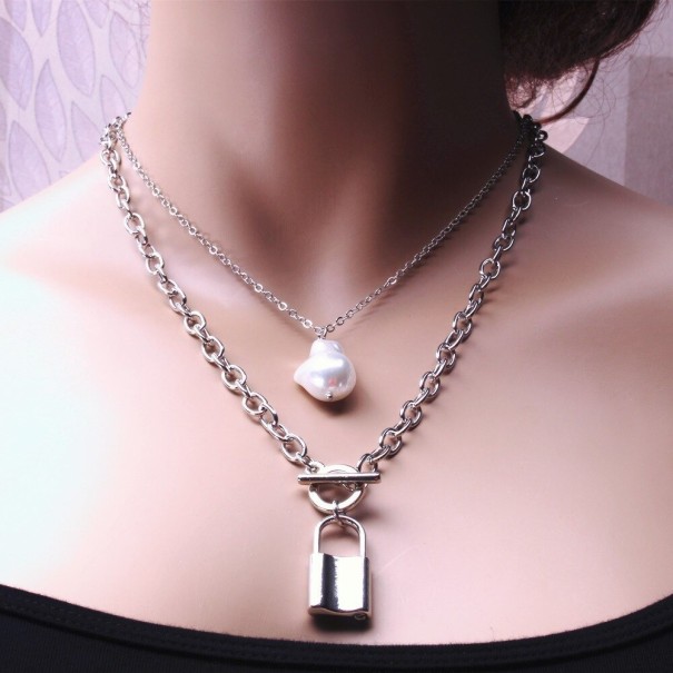 Collier pour femme avec perle et fermoir argenté