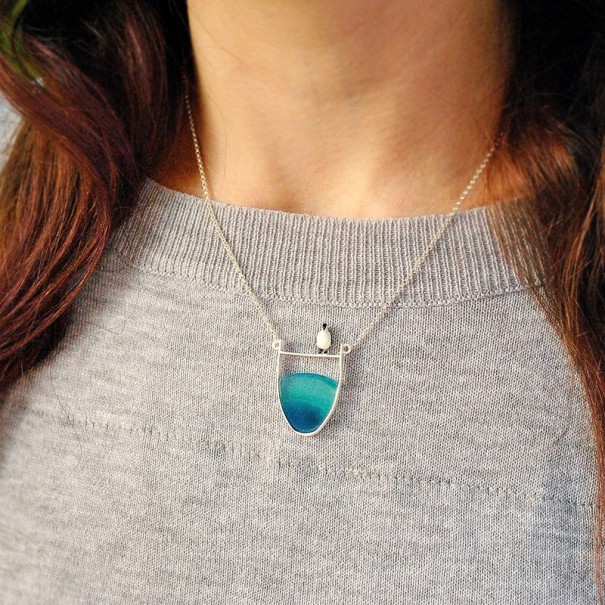 Collier pour femme avec pingouin 1
