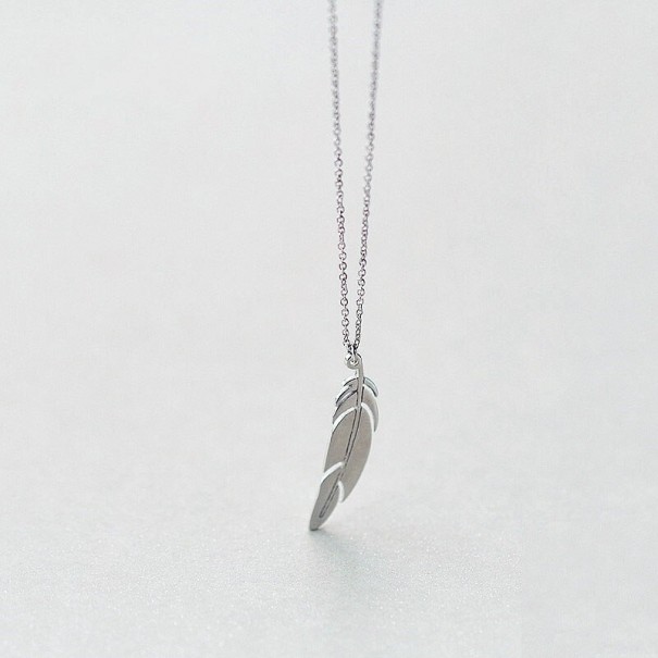Collier pour femme avec plume 1