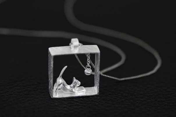 Collier pour femme avec un chat G604 argenté