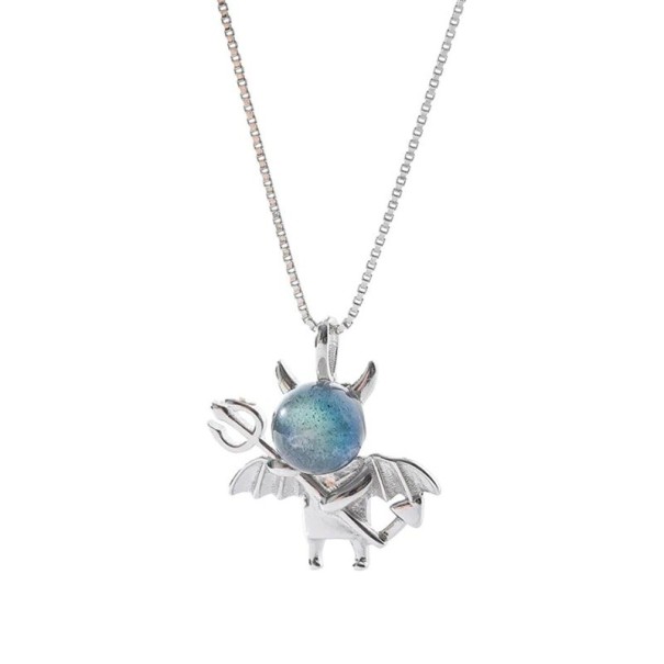 Collier pour femme avec un diable D572 1
