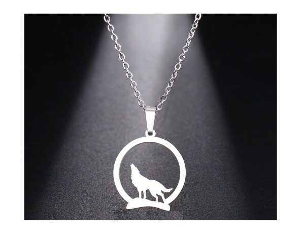 Collier pour femme avec un loup argenté