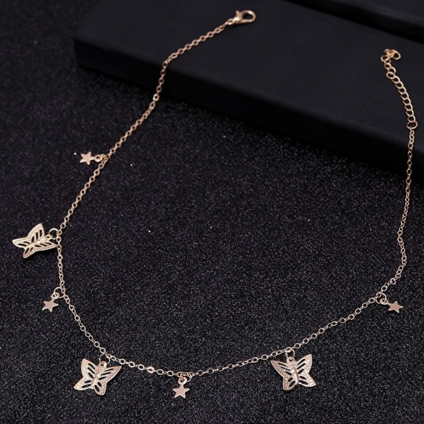 Collier pour femmes avec des étoiles et des papillons doré