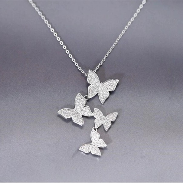 Collier pour femmes avec des papillons A1917 1