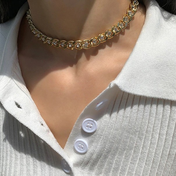 Collier pour femmes avec des pierres 1