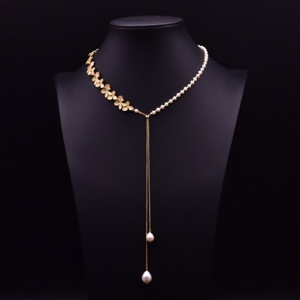 Collier pour femmes avec perles et fleurs 4