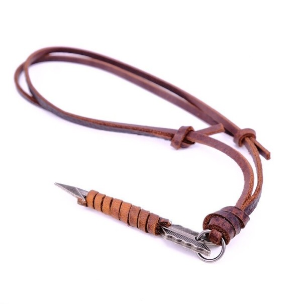 Collier pour homme avec flèche D342 1
