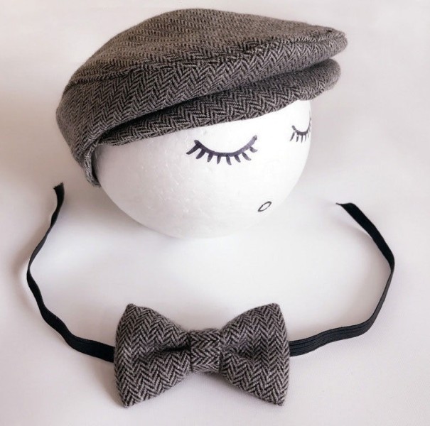 Conjunto de fotografia para rapaz com chapéu e gravata-borboleta cinzento