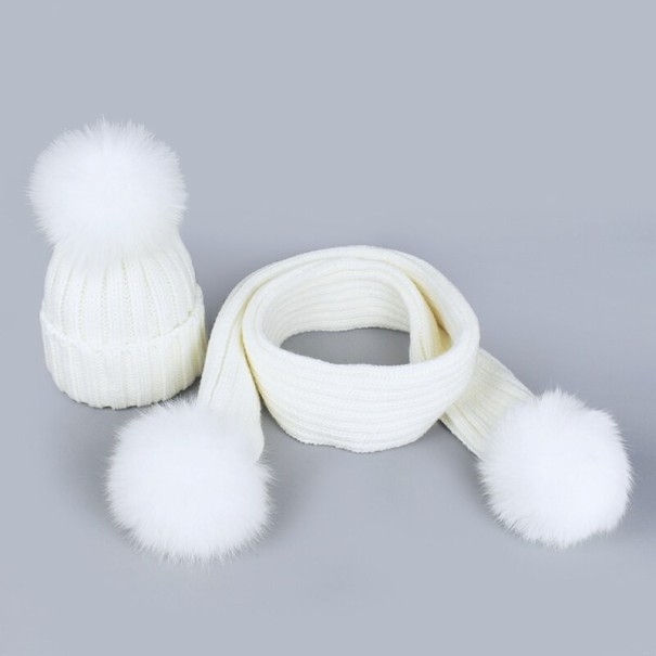 Conjunto de gorro y bufanda de invierno para mujer blanco
