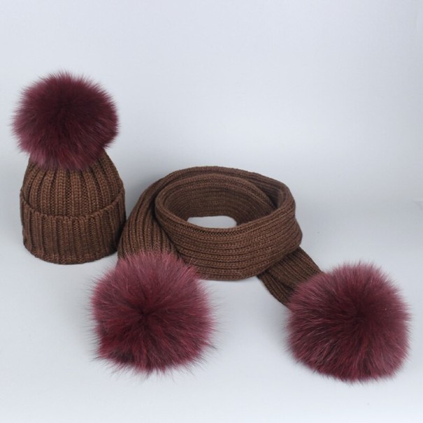 Conjunto de gorro y bufanda de invierno para mujer marrón