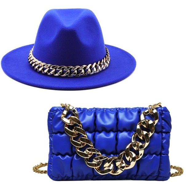 Conjunto de sombrero y bolso azul