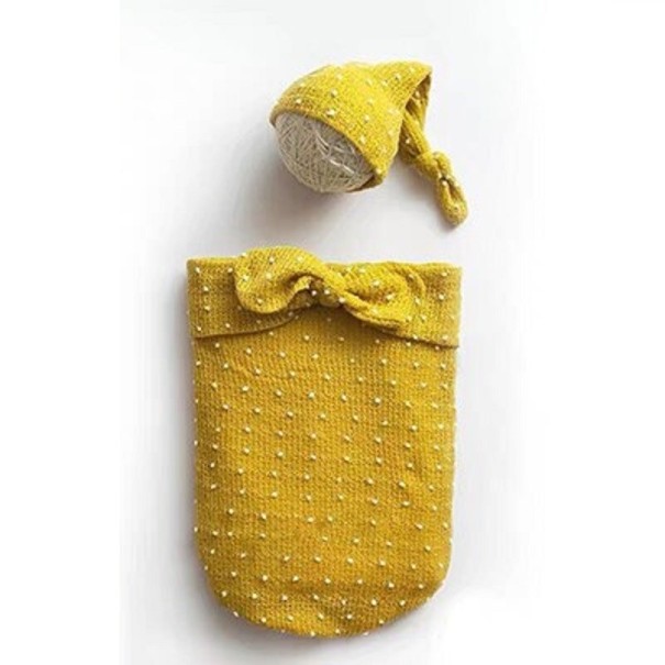 Conjunto infantil para fotografia com chapéu e saco amarelo
