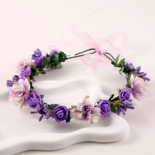 Coronă florală pentru păr în nuanțe de violet cu trandafiri delicate și flori decorative Accesoriu romantic pentru păr cu panglică decorativă 1