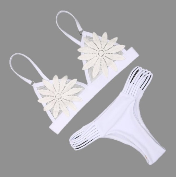 Costum de baie brazilian de damă cu flori pe cupe J1693 alb S