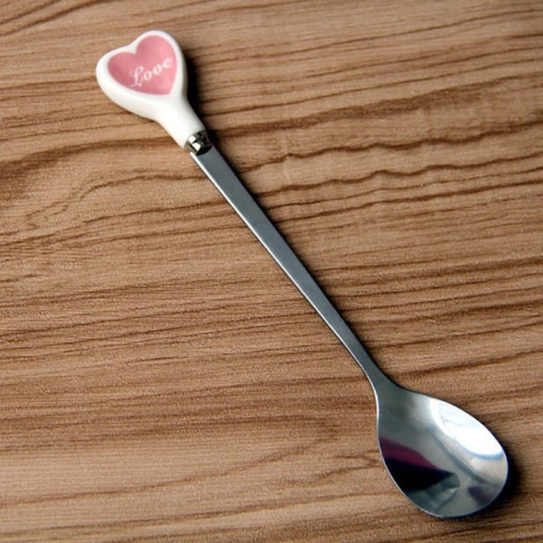 Cucharadita con corazón rosa