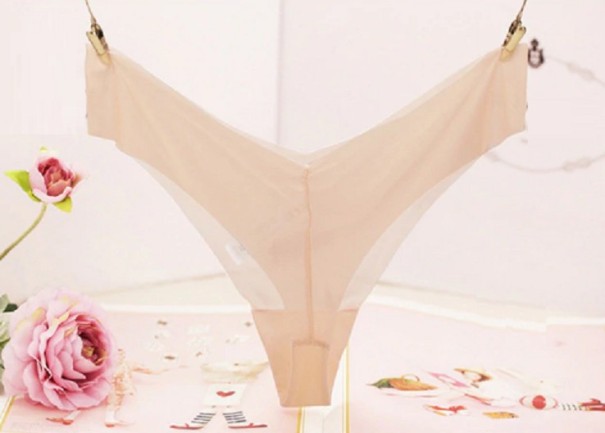 Cuecas V-string transparentes para senhora creme