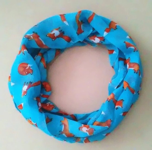 Cuello de invierno para niña con estampado de zorros J3142 azul claro