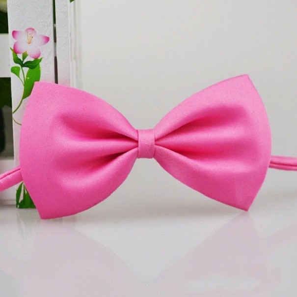 Cuello de pajarita rosa