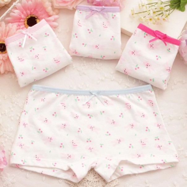 Culottes pour filles avec des cerises - 4 pièces 8-10 ans