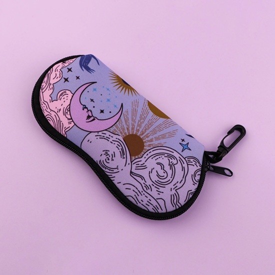 Custodia per occhiali 17,9 x 8,5 cm con motivo di luna e sole Cielo notturno Raggi solari Custodia elegante Zip Moschettone 1