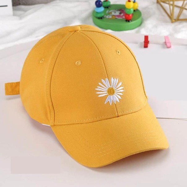 Czapka z daszkiem dziecięca w stokrotki T881 ciemnożółty