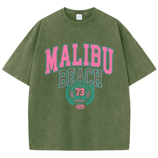 Dam-T-shirt med vintagetryck MALIBU BEACH Lös passform Sommartopp med streetwear-motiv Retrostil Vardagskläder Modern sportig design armégrön S