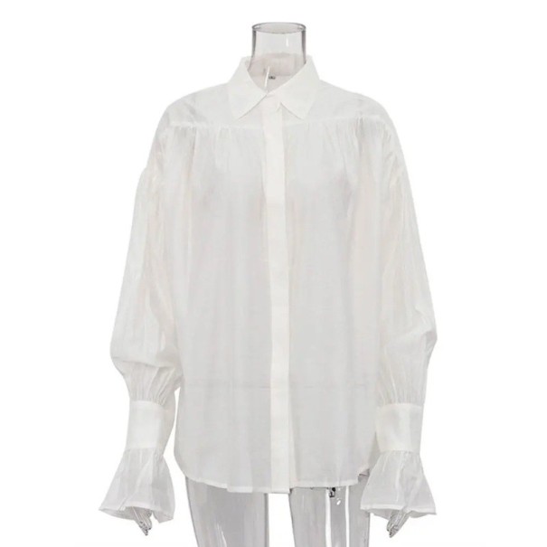 Damblus med krage, lös passform, långärmad, volangärmar, lätt och luftigt material, elegant stil för sommar och fritid. vit M