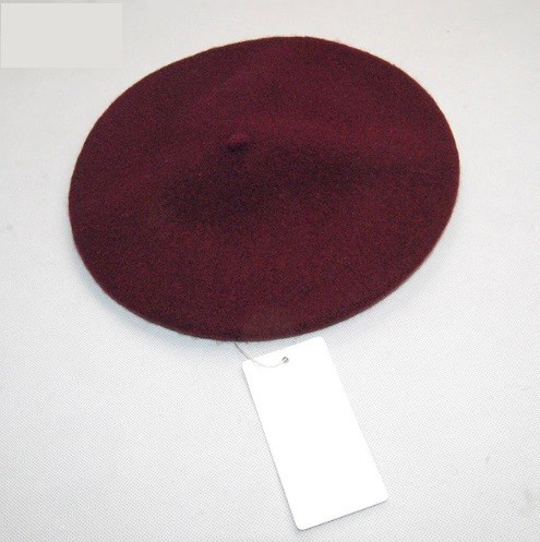 Dame baret hat med ringe J1663 vinrød
