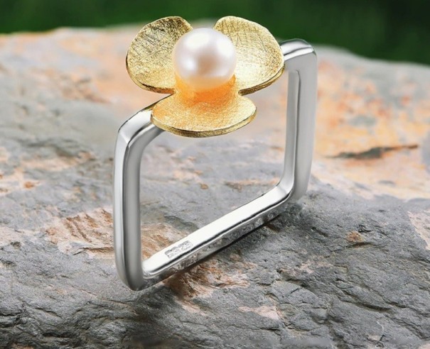 Dame ring med blomst D2411 6,5