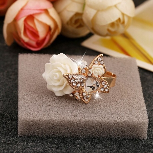 Dame ring med sommerfugl D2899 hvid