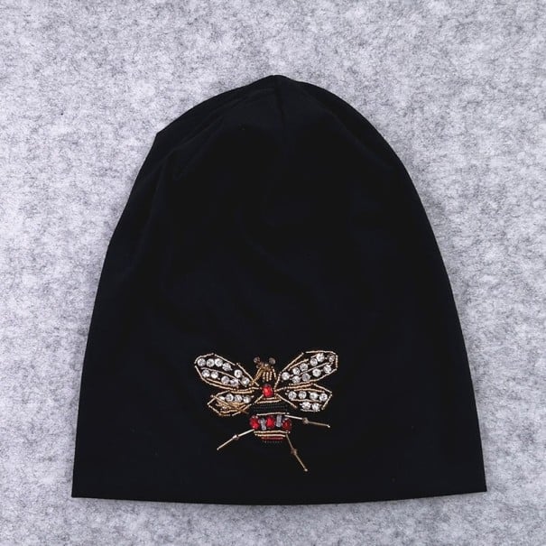 Dame tynd beanie hat med dekorativ bi broderet af perler og glitrende sten Materiale polyester og bomuld Universel størrelse sort