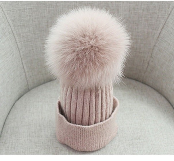 Dame vinterhue med pompon J3007 beige Dame vinterhue med pompon J3007 beige