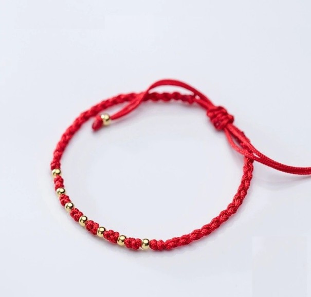 Damearmbånd med snor og perler 1