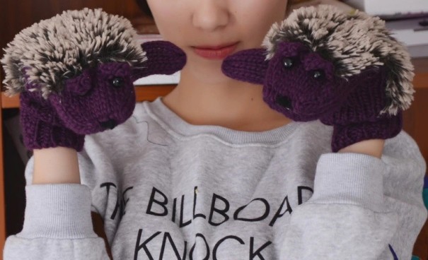 Damehandsker formet som et pindsvin J2842 purpur