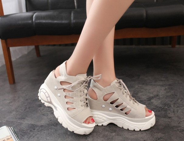 Damen-Sommerschuhe auf der Plattform beige 38