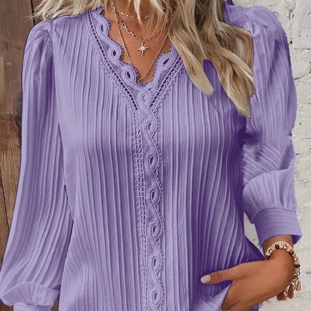 Damen Spitzen-Steppbluse mit V-Ausschnitt Leichtes elegantes Langarmshirt Zarte Details Ideal für gesellschaftliche Anlässe lila S