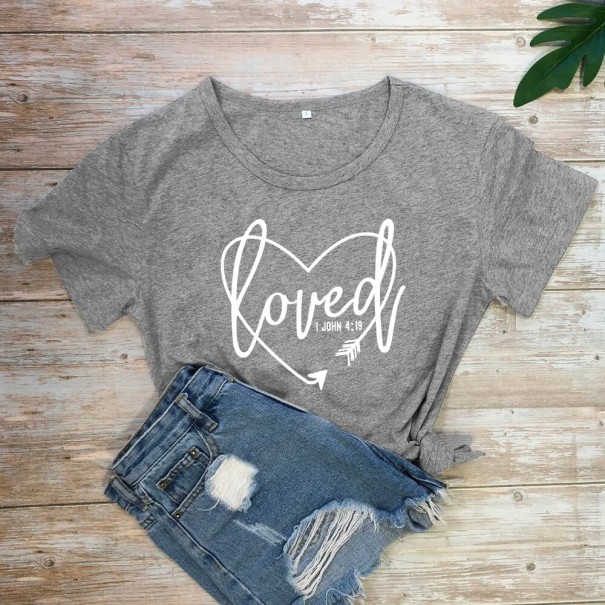Damen-T-Shirt mit dem Aufdruck „Loved“. L 5