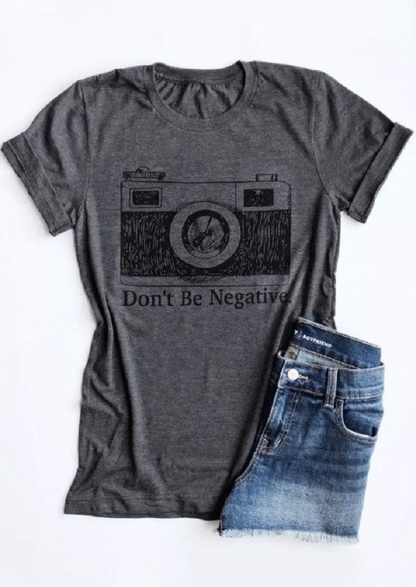 Damen-T-Shirt mit einer Kamera M