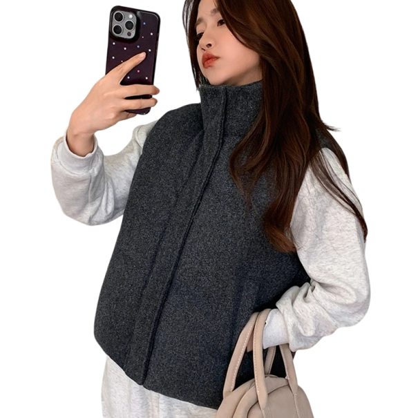 Damen Winterweste mit Rollkragen und Reißverschluss Einfarbige wärmende Weste mit Taschen aus Baumwolle und Polyester Stilvolles Accessoire für kalte Tage schwarz S