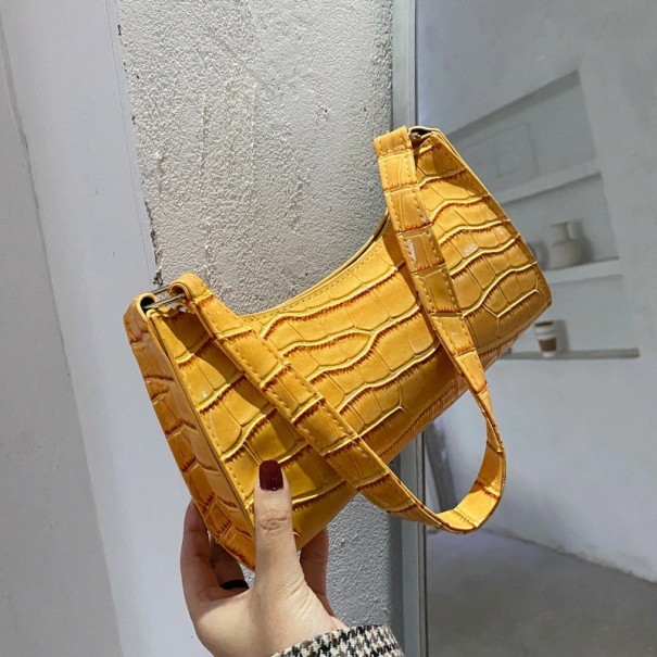 Damenhandtasche mit Schlangenledermuster M1310 dunkelgelb