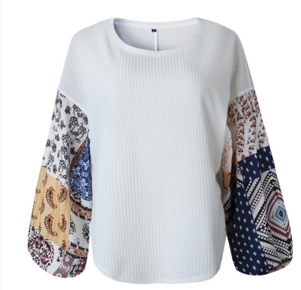 Damenpullover mit losen und gemusterten Ärmeln weiß M