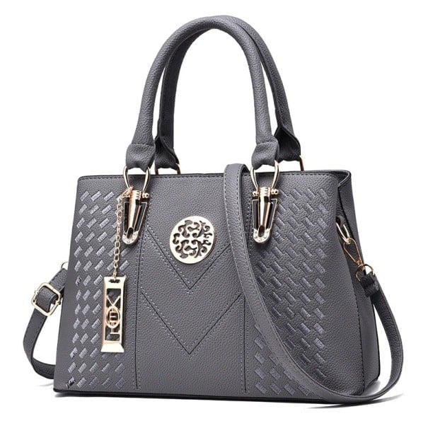 Damentasche aus Kunstleder Elegante Tasche mit dekorativem Medaillon und Anhänger Verstellbarer Schulterriemen 30 x 23 x 13,5 cm grau