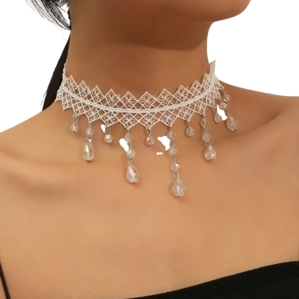 Damernas spets choker halsband med hängen och hängande pärlor med spänne spets och zinklegering mode smycke för halsen vit