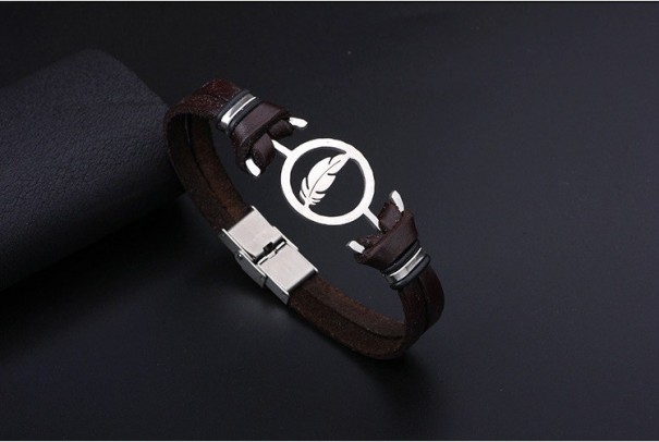 Dames armband van echt leer met veer J550 bruin