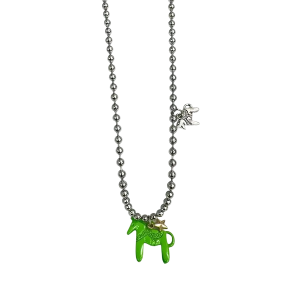 Dames choker met paardenhanger, elegante en stijlvolle sieraden voor paardenliefhebbers groen