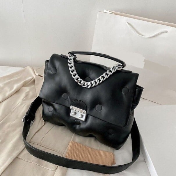 Dames crossbody tas met bovenhandvat en ketting Kussenvorm met gestikte ringen Metaal sluiting PU-leer 30 x 24 x 8 cm zwart