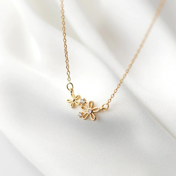 Dames ketting met bloem D624 goud