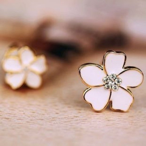 Dames oorbellen bloemen J185 ivoor